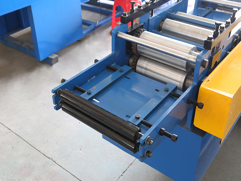 Shutter door guide roll forming machine