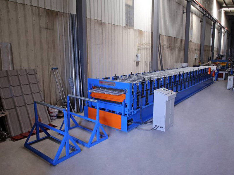 Double layer roof panel roll forming machine