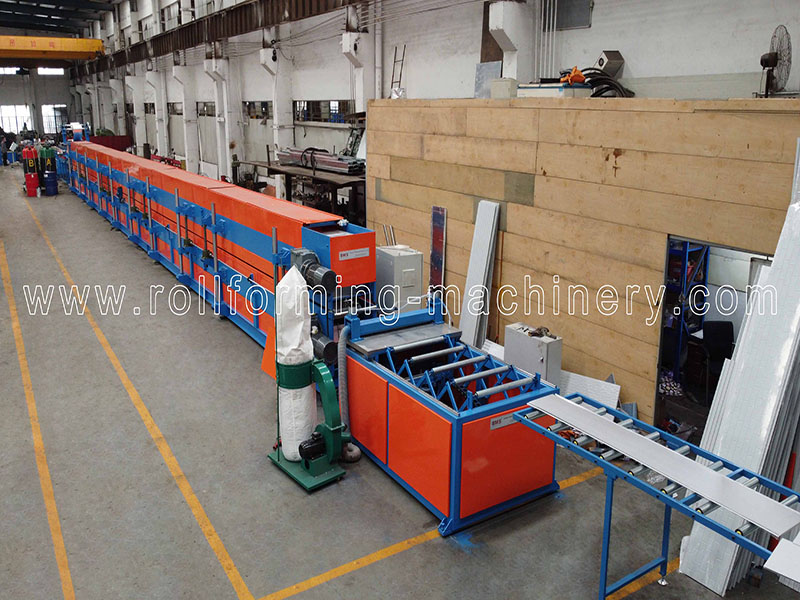 Mesin roll forming dinding luar busa PU